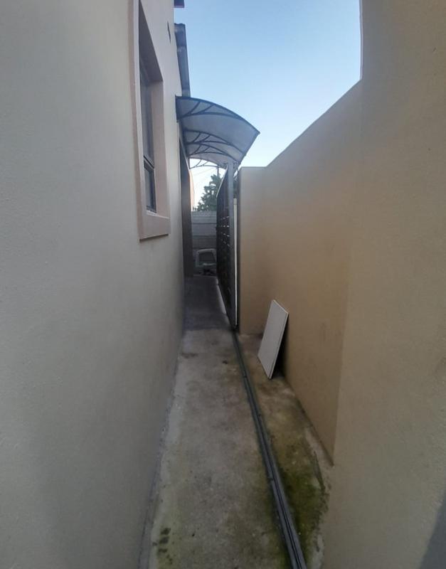 3 Bedroom Property for Sale in Zwelihle Western Cape